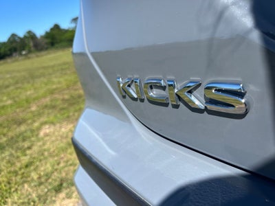 2022 Nissan Kicks SR