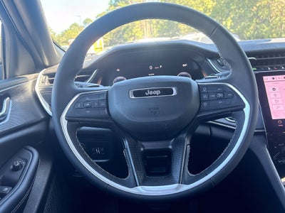 2027 Jeep Grand Cherokee GRAND CHEROKEE LAREDO 4X2