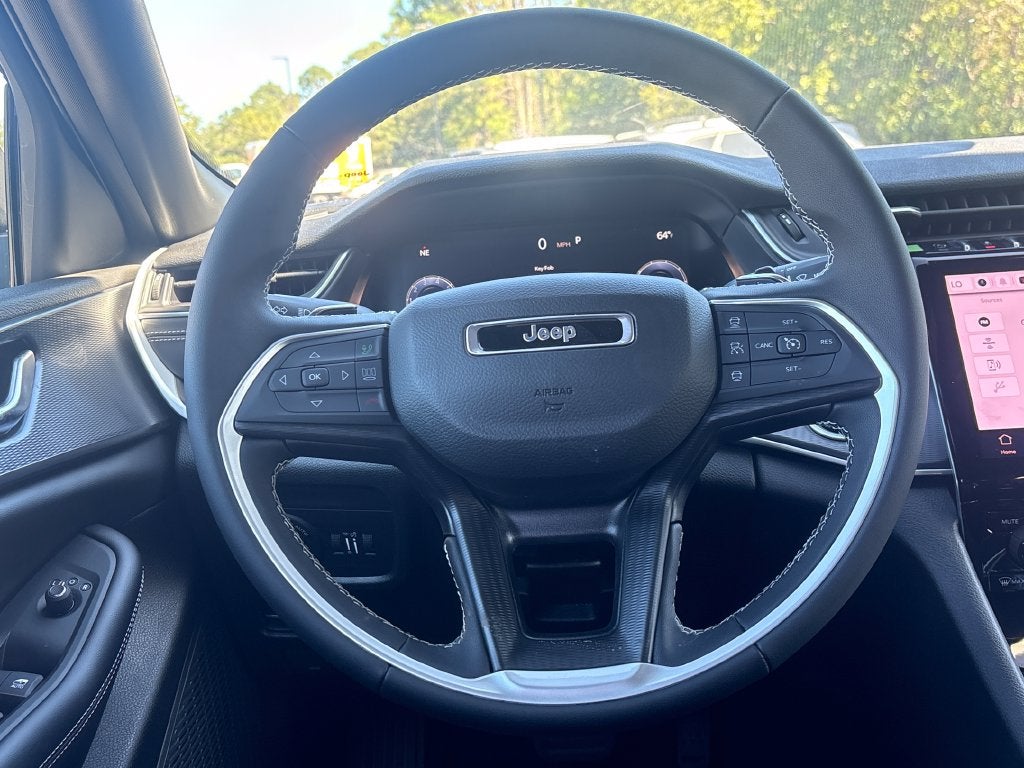 2027 Jeep Grand Cherokee GRAND CHEROKEE LAREDO 4X2