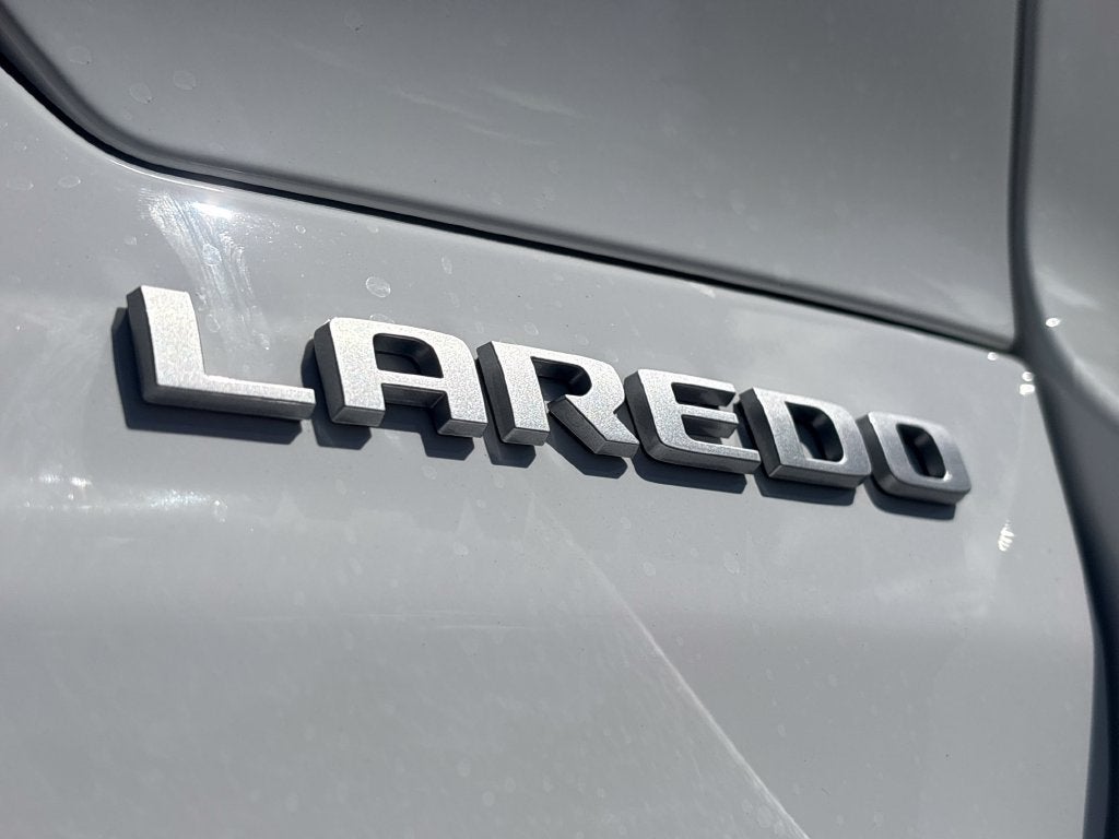 2027 Jeep Grand Cherokee GRAND CHEROKEE LAREDO 4X2