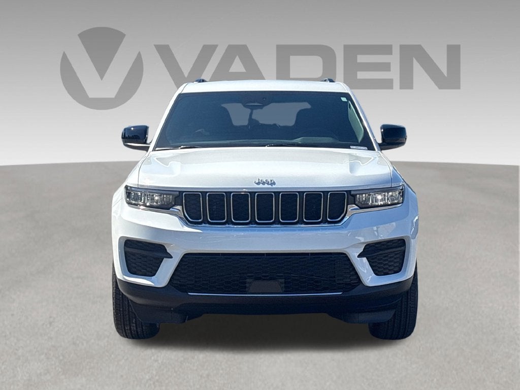 2027 Jeep Grand Cherokee GRAND CHEROKEE LAREDO 4X2