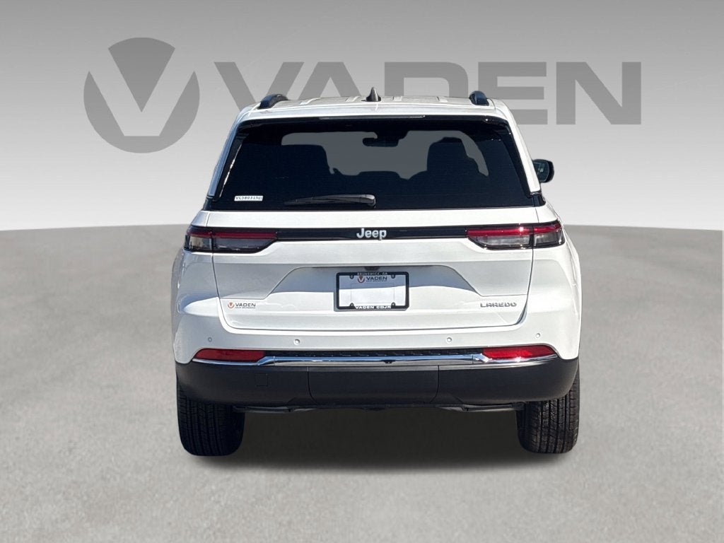 2027 Jeep Grand Cherokee GRAND CHEROKEE LAREDO 4X2