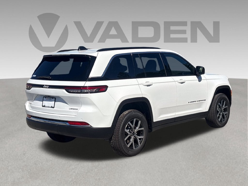 2027 Jeep Grand Cherokee GRAND CHEROKEE LAREDO 4X2