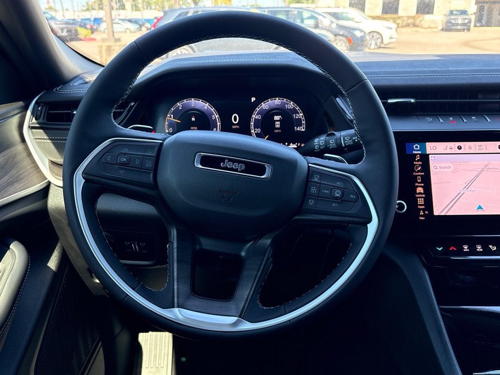 2027 Jeep Grand Cherokee GRAND CHEROKEE LAREDO ALTITUDE 4X2