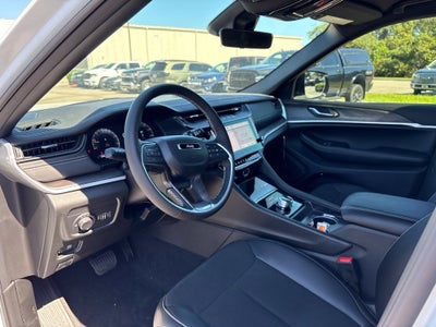 2027 Jeep Grand Cherokee GRAND CHEROKEE LAREDO ALTITUDE 4X2