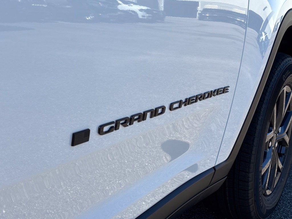 2027 Jeep Grand Cherokee GRAND CHEROKEE LAREDO ALTITUDE 4X2