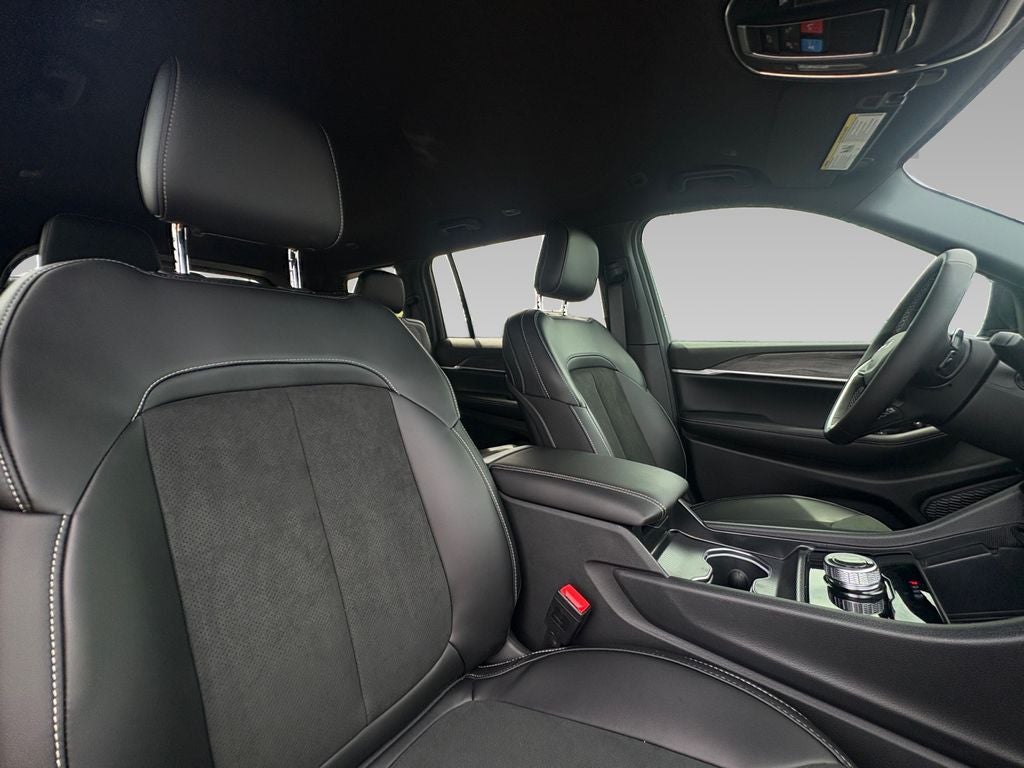 2026 Jeep Grand Cherokee GRAND CHEROKEE L LAREDO ALTITUDE 4X2