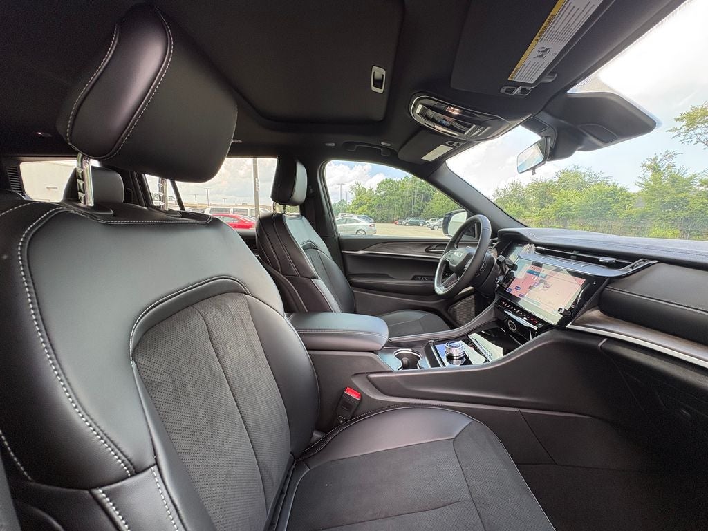 2026 Jeep Grand Cherokee GRAND CHEROKEE L LAREDO ALTITUDE 4X2