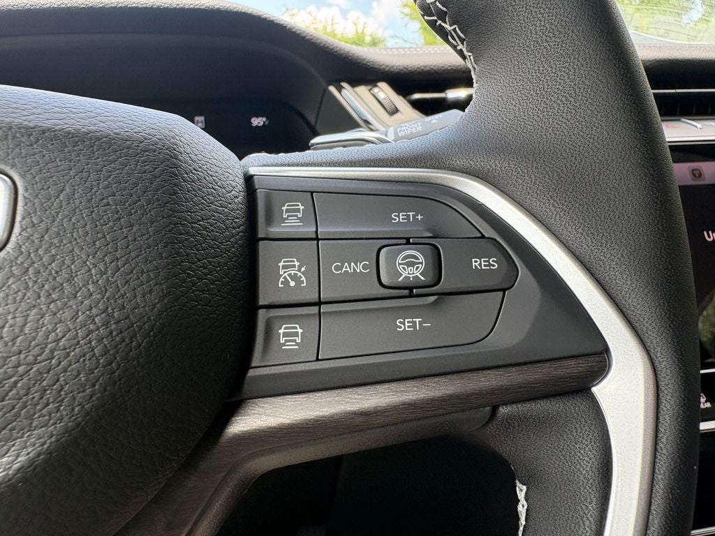 2026 Jeep Grand Cherokee GRAND CHEROKEE L LAREDO ALTITUDE 4X2