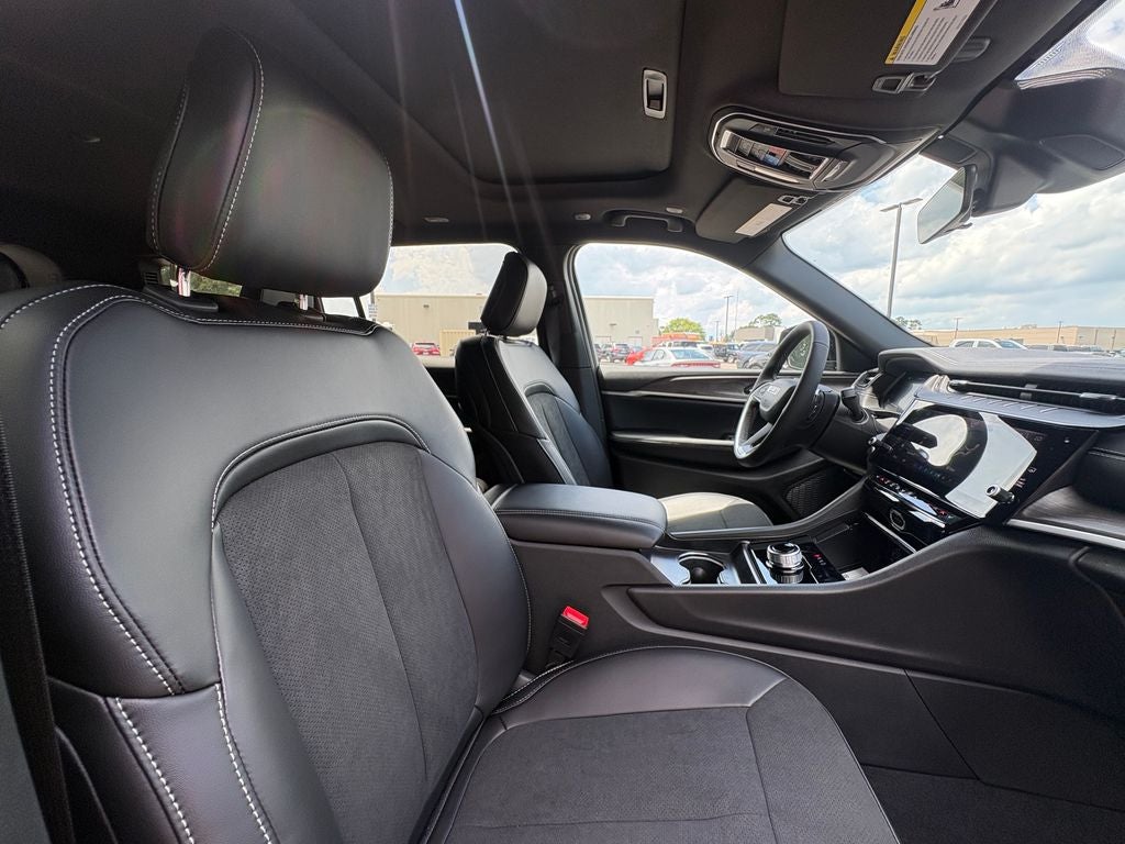 2026 Jeep Grand Cherokee GRAND CHEROKEE L LAREDO ALTITUDE 4X2
