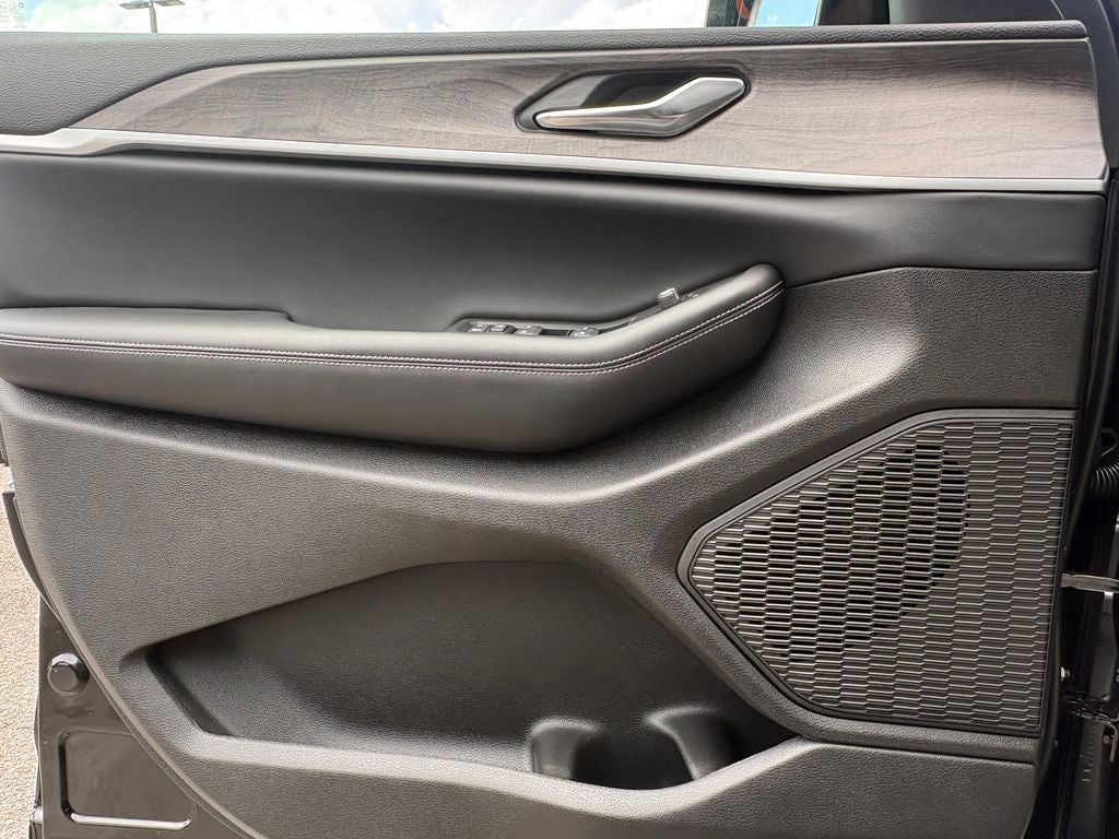 2026 Jeep Grand Cherokee GRAND CHEROKEE L LAREDO ALTITUDE 4X2