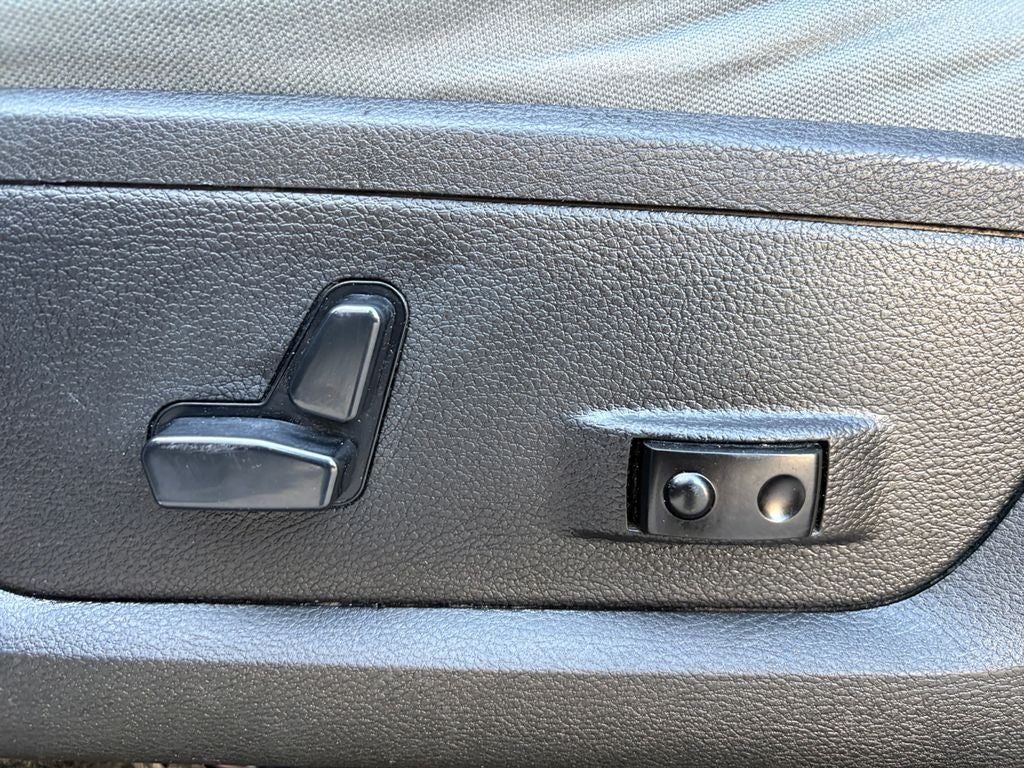 2020 RAM 1500 Classic SLT Crew Cab 4x2 6'4' Box