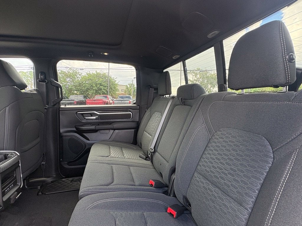 2027 RAM Ram 1500 RAM 1500 EXPRESS CREW CAB 4X4 5'7' BOX