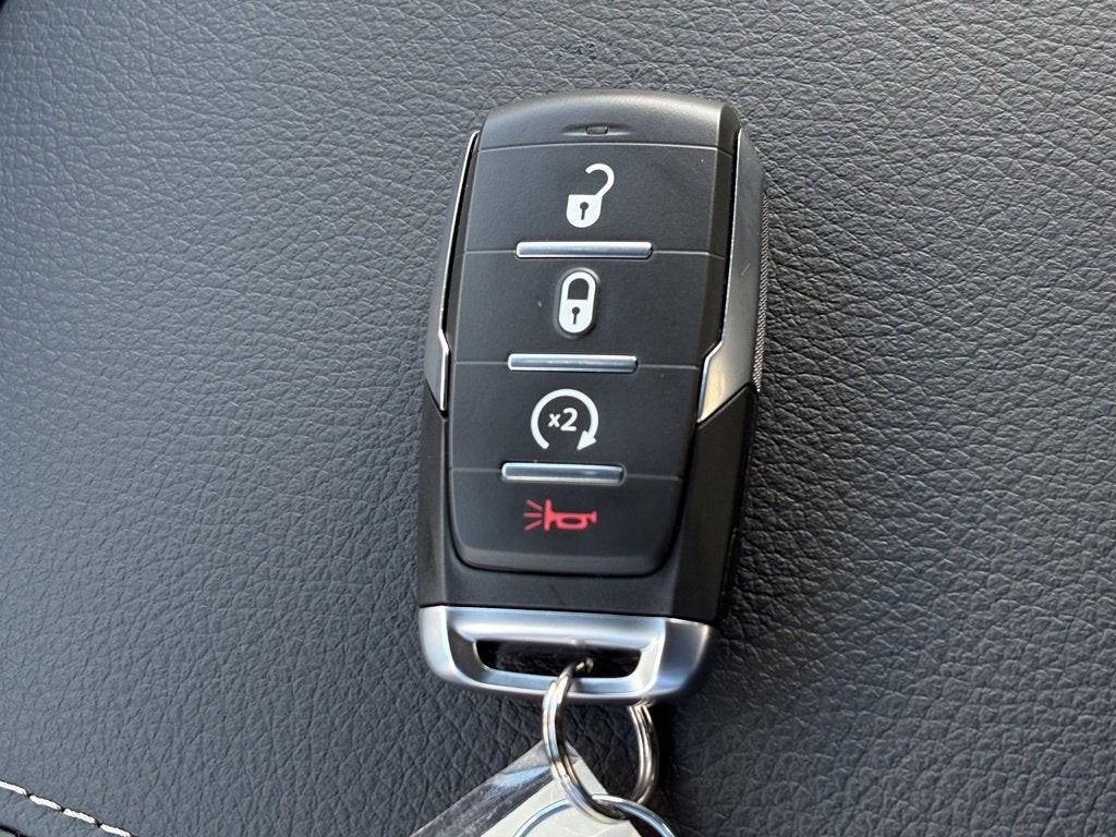 2027 RAM Ram 1500 RAM 1500 EXPRESS CREW CAB 4X4 5'7' BOX