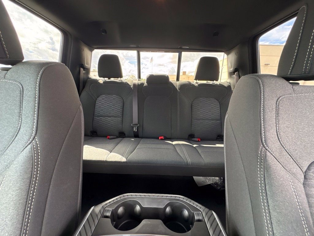 2027 RAM Ram 1500 RAM 1500 EXPRESS CREW CAB 4X4 5'7' BOX