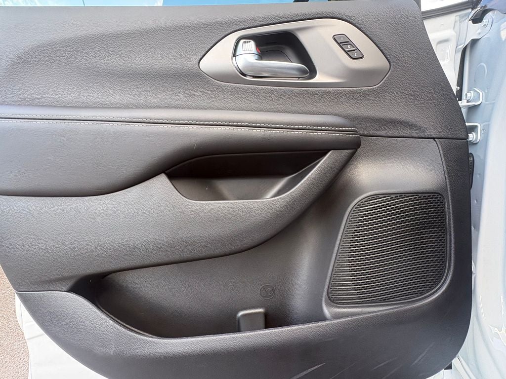 2027 Chrysler Pacifica PACIFICA SELECT