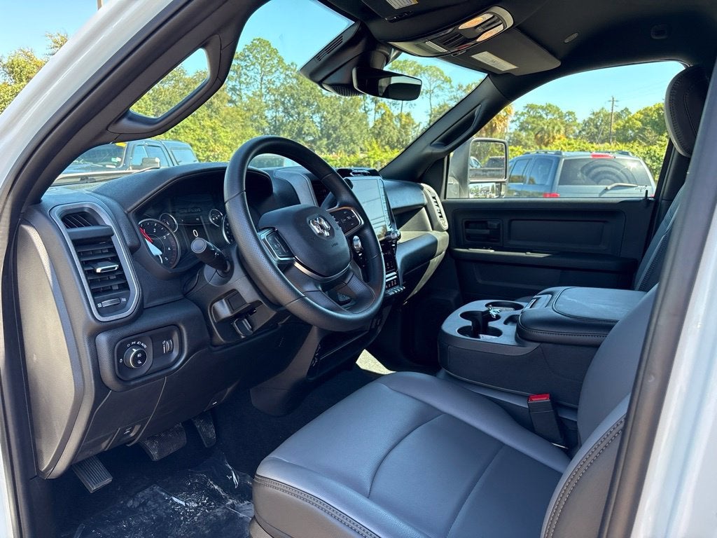 2027 RAM Ram 3500 RAM 3500 TRADESMAN CREW CAB 4X4 8' BOX