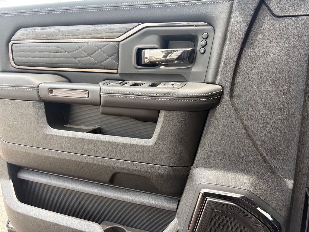 2026 RAM Ram 3500 RAM 3500 LIMITED MEGA CAB 4X4 6'4' BOX