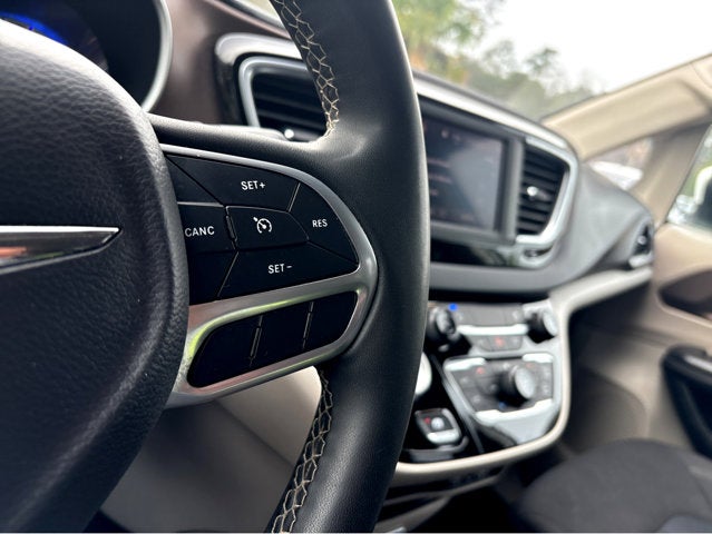 2022 Chrysler Voyager LX