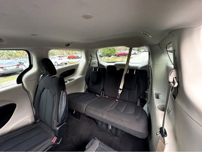 2022 Chrysler Voyager LX