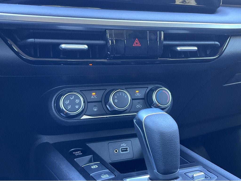 2025 Nissan Kicks S