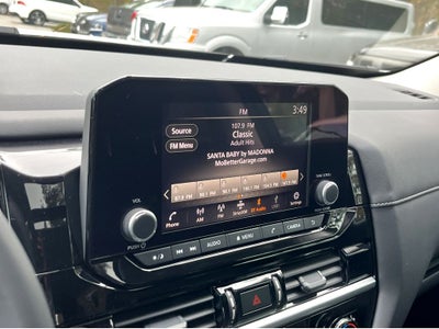 2025 Nissan Pathfinder SV