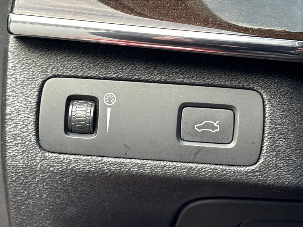 2018 Volvo XC90 T5 Momentum