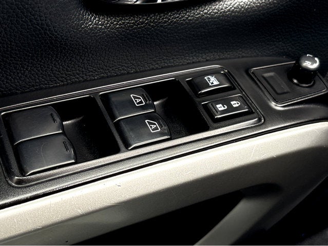 2023 Nissan Titan SV