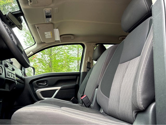 2023 Nissan Titan SV