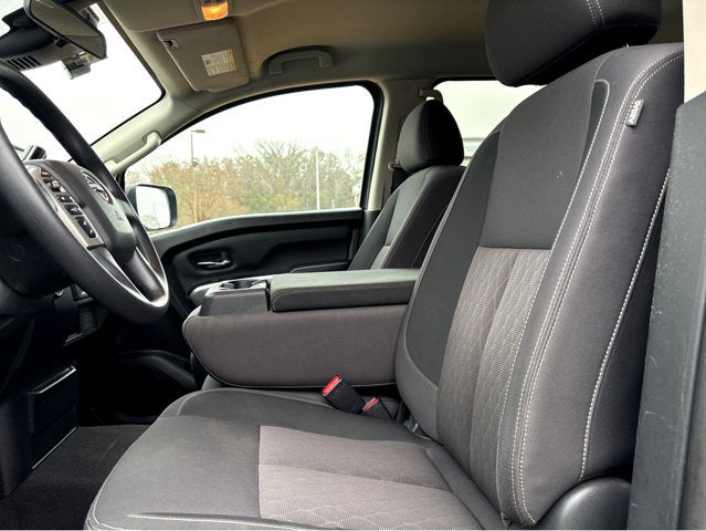 2023 Nissan Titan SV