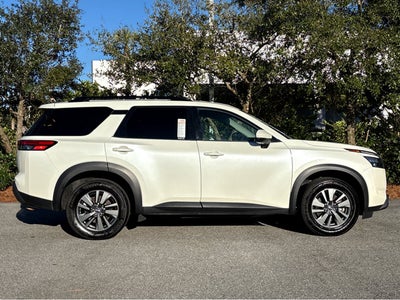 2024 Nissan Pathfinder SV