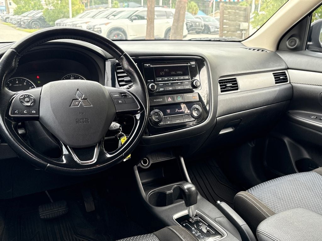 2016 Mitsubishi Outlander ES