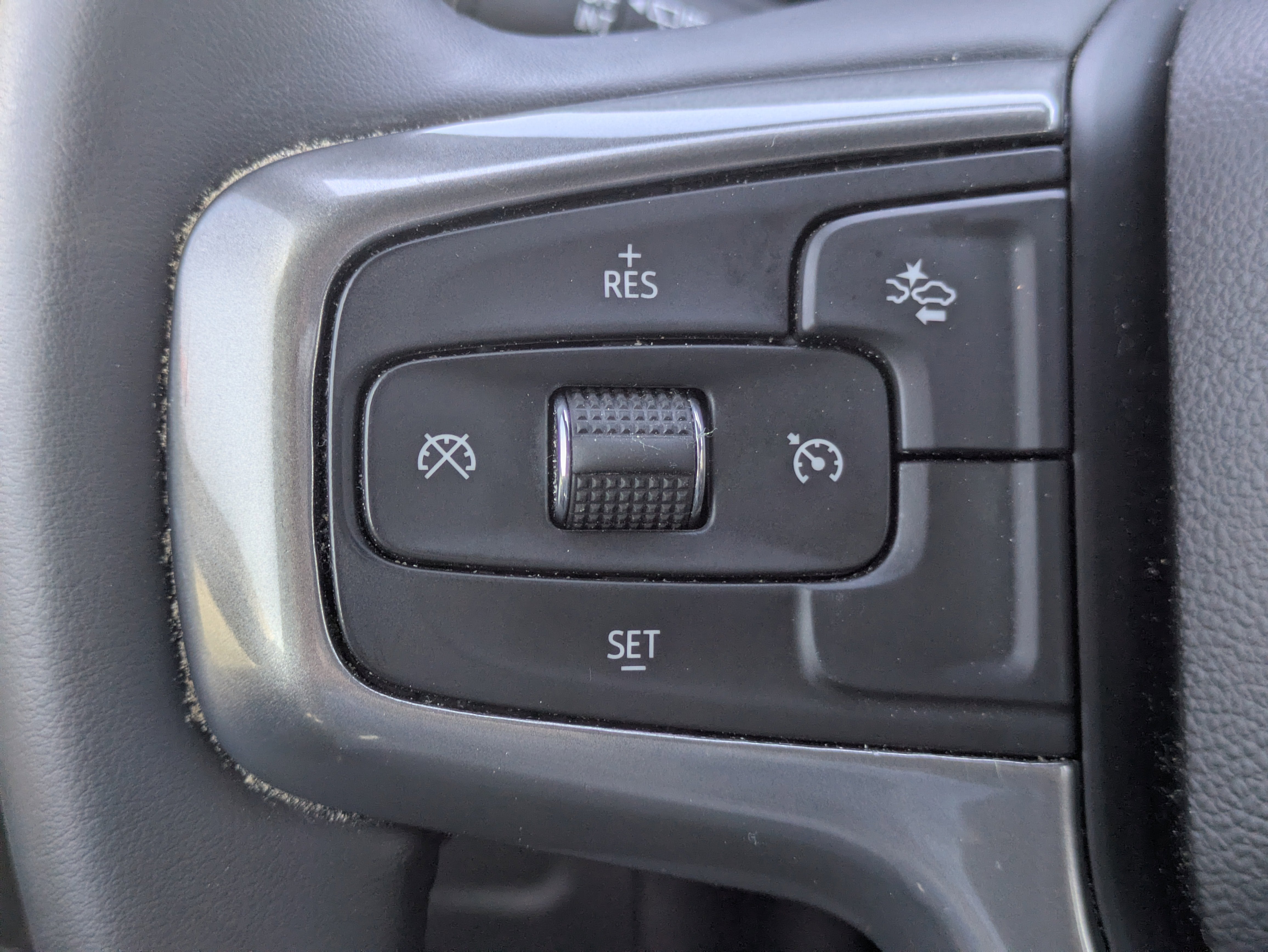 2023 Chevrolet Suburban LS