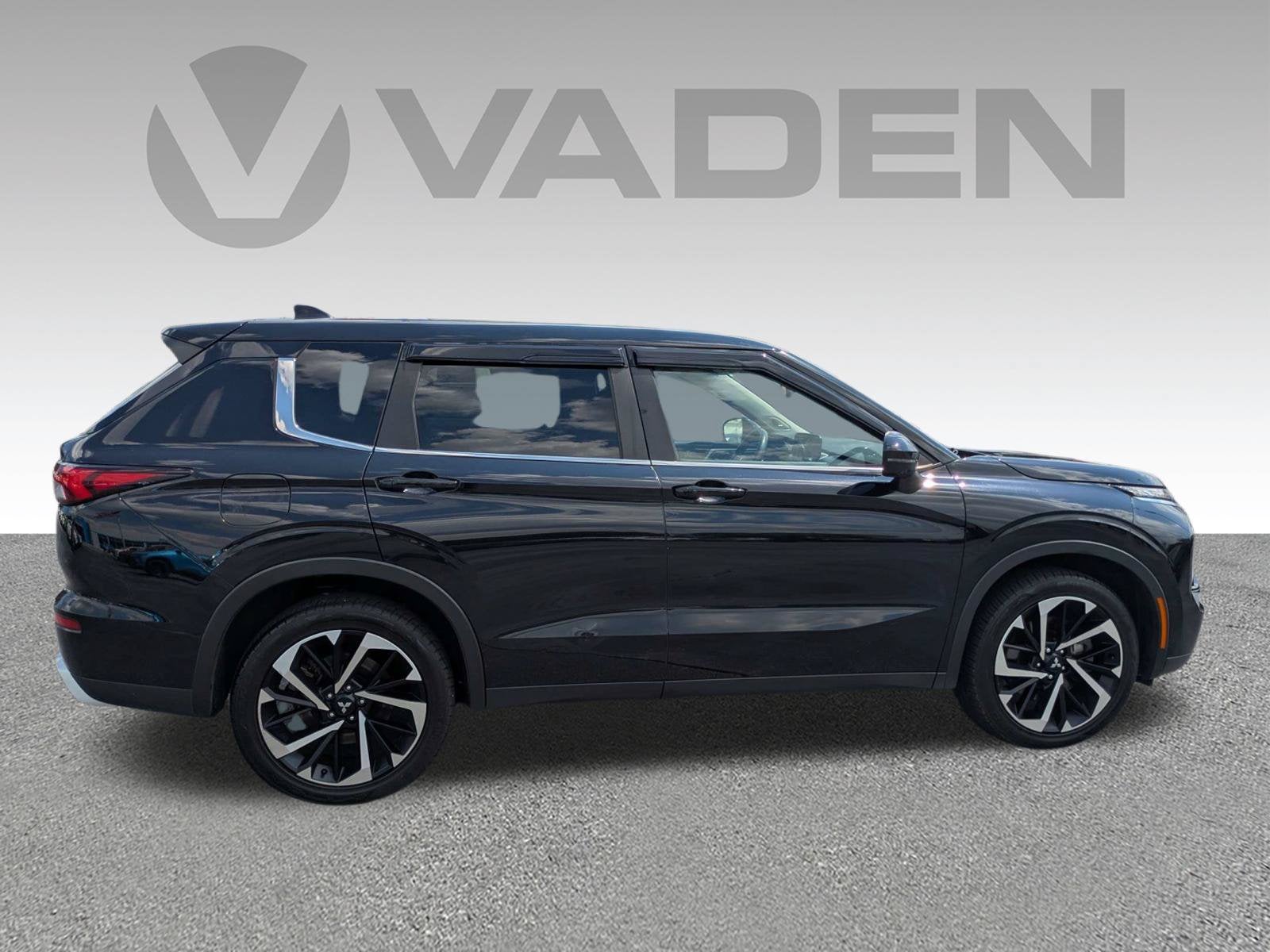 2023 Mitsubishi Outlander SE