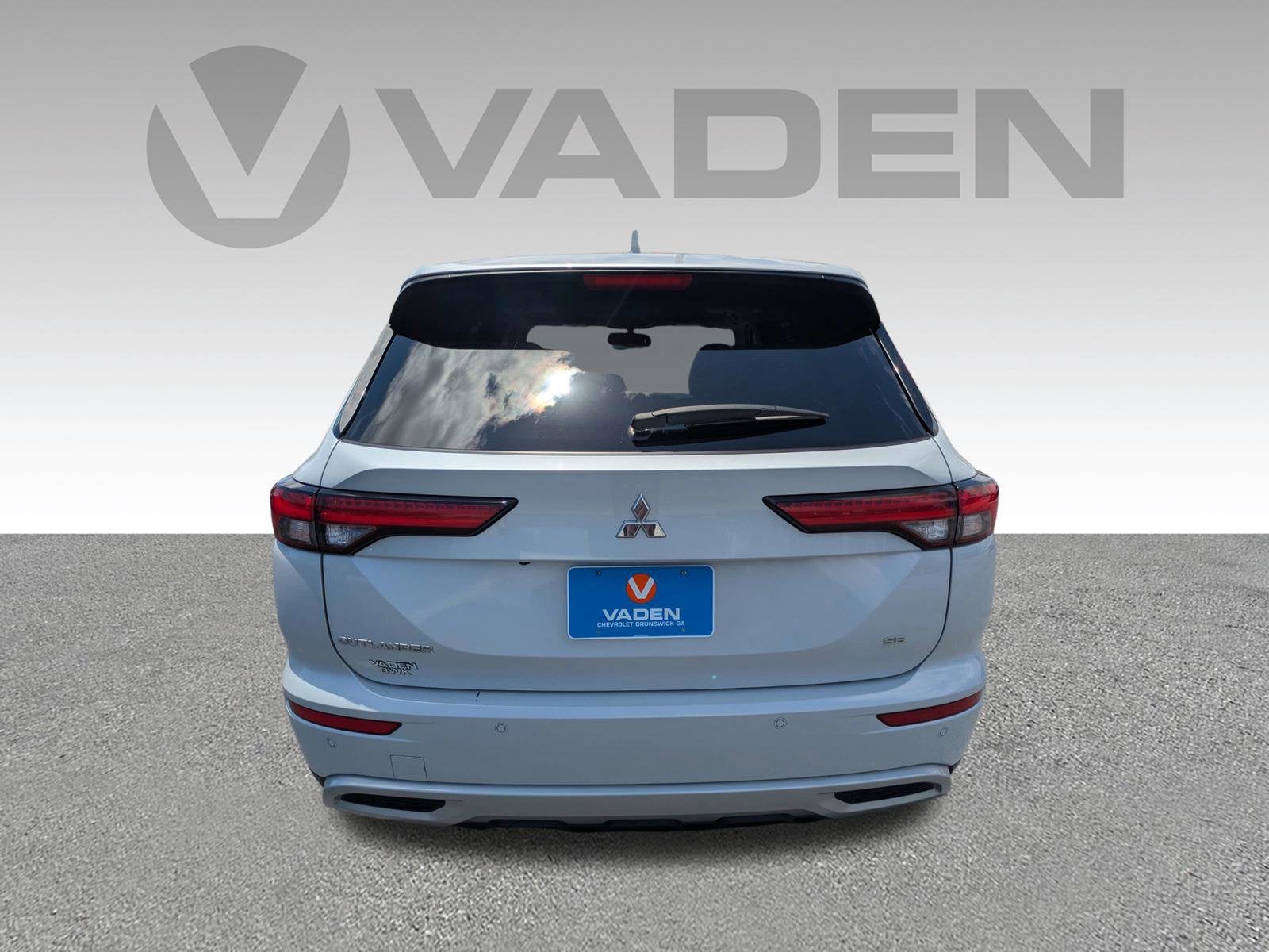 2024 Mitsubishi Outlander Base
