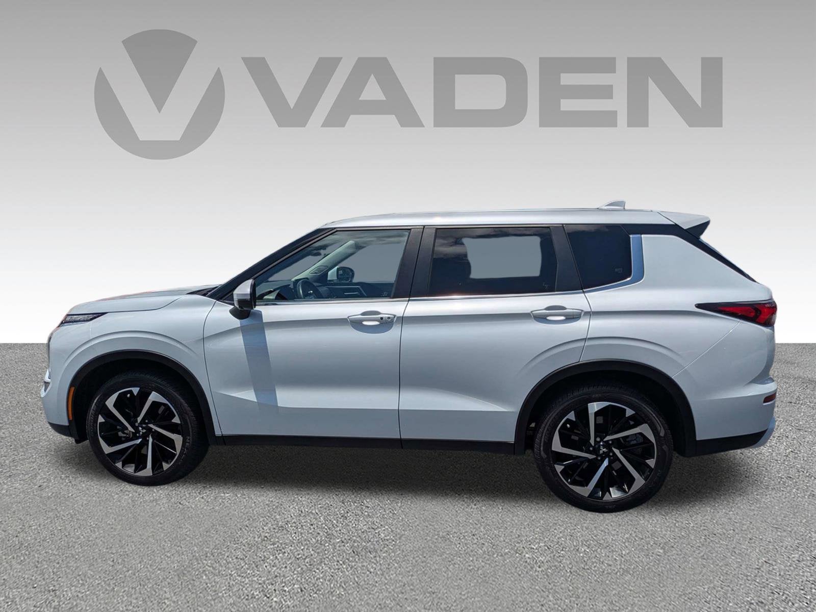 2024 Mitsubishi Outlander Base