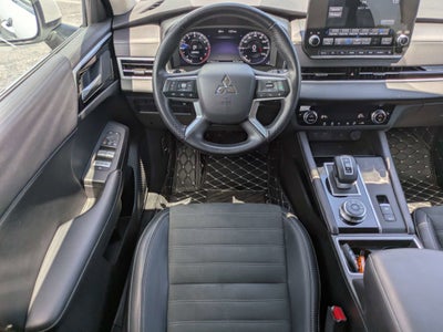 2024 Mitsubishi Outlander Base