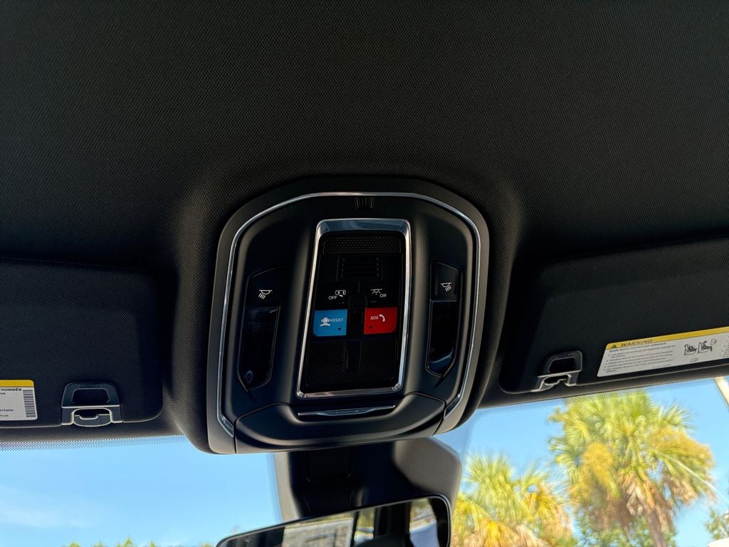 2025 Jeep Grand Cherokee GRAND CHEROKEE LAREDO 4X4