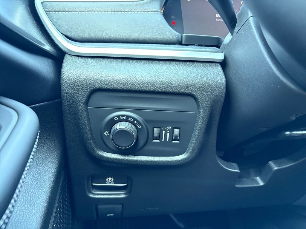 2025 Jeep Grand Cherokee GRAND CHEROKEE LAREDO 4X4