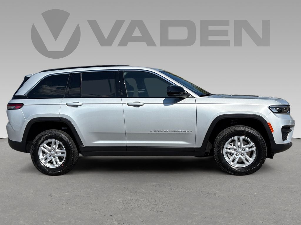 2025 Jeep Grand Cherokee GRAND CHEROKEE LAREDO 4X4