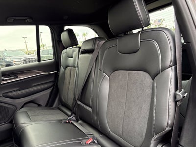 2027 Jeep Grand Cherokee GRAND CHEROKEE LAREDO ALTITUDE 4X4