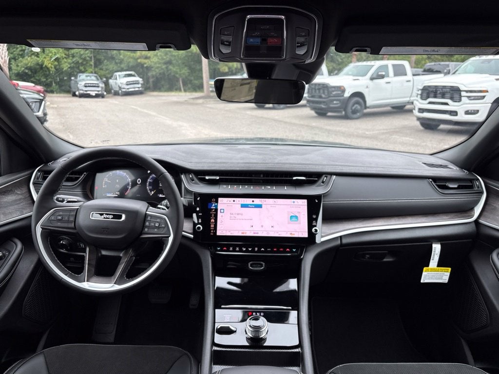 2027 Jeep Grand Cherokee GRAND CHEROKEE LAREDO ALTITUDE 4X4