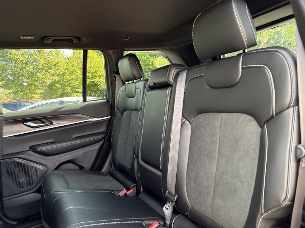 2027 Jeep Grand Cherokee GRAND CHEROKEE LAREDO ALTITUDE 4X4