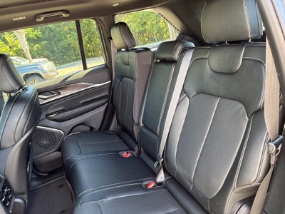 2027 Jeep Grand Cherokee GRAND CHEROKEE LIMITED RESERVE 4X4
