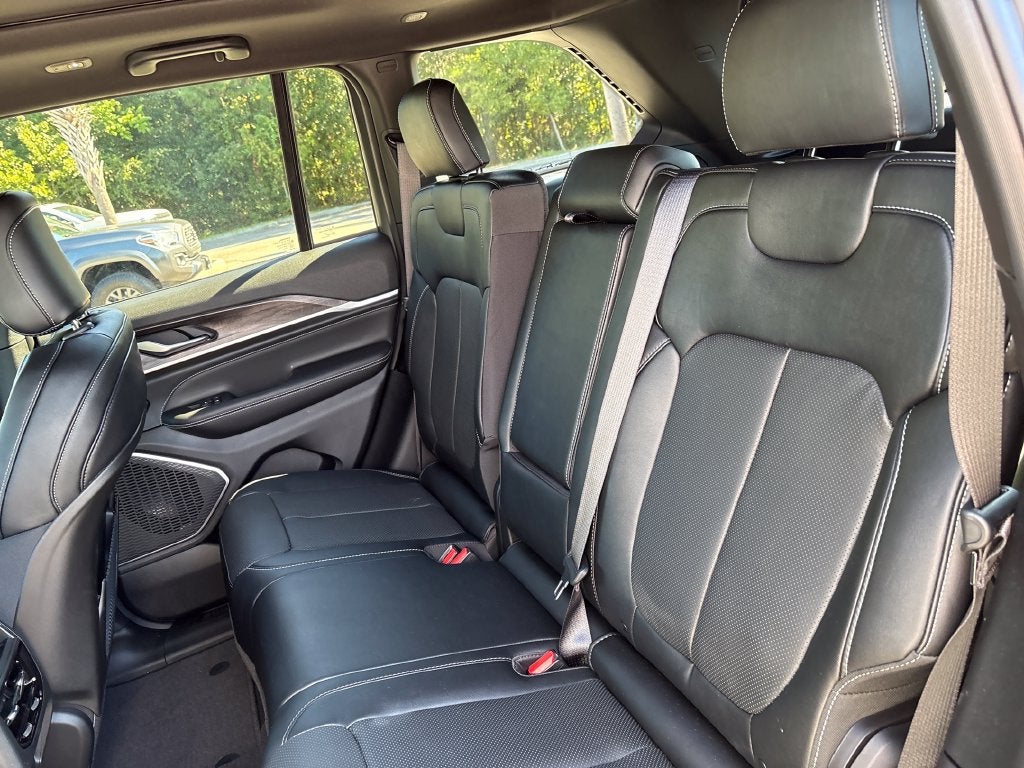 2027 Jeep Grand Cherokee GRAND CHEROKEE LIMITED RESERVE 4X4