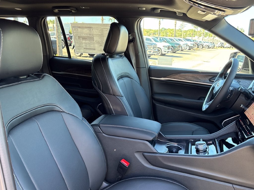 2027 Jeep Grand Cherokee GRAND CHEROKEE LIMITED RESERVE 4X4
