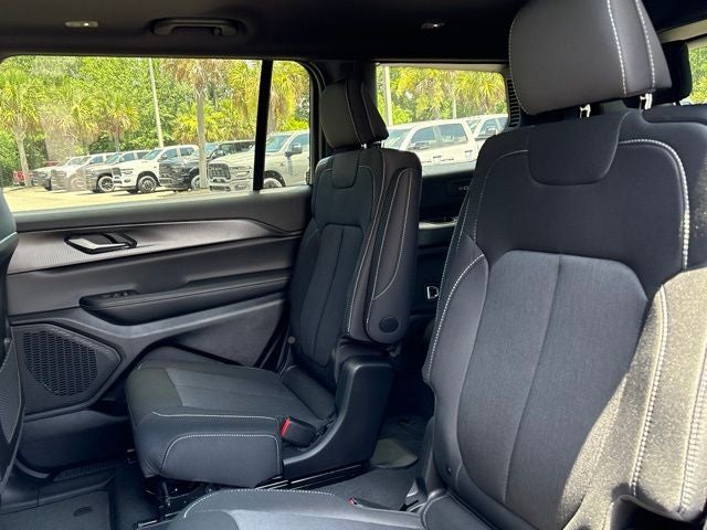 2026 Jeep Grand Cherokee GRAND CHEROKEE L LAREDO X 4X2