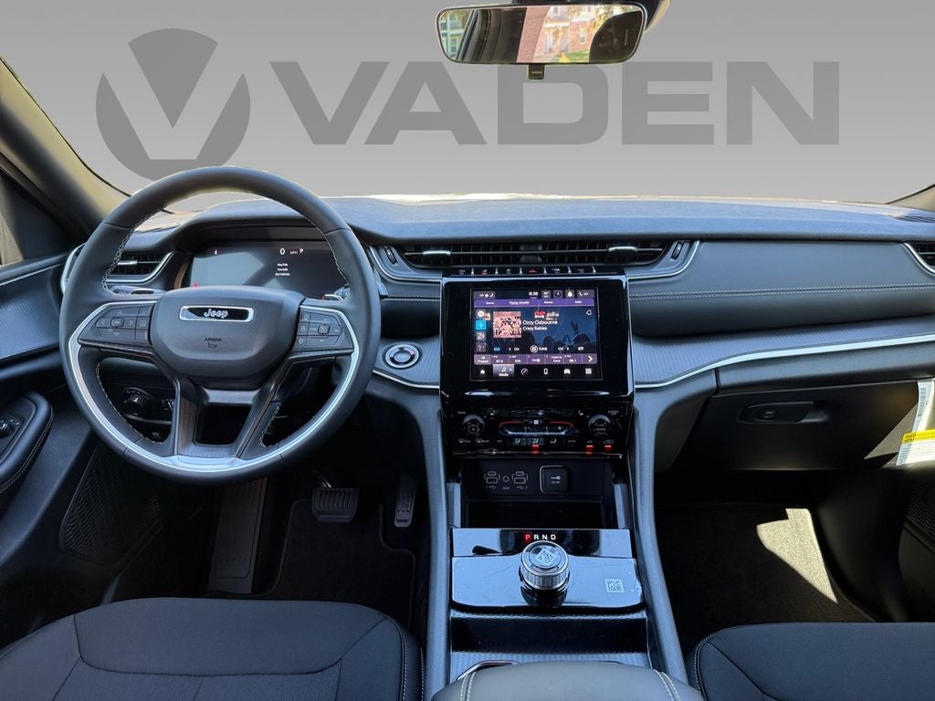 2025 Jeep Grand Cherokee GRAND CHEROKEE L LAREDO 4X2