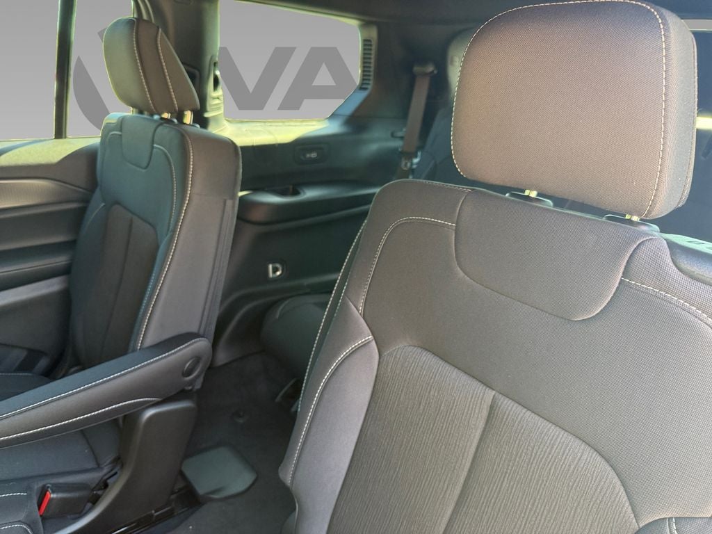 2025 Jeep Grand Cherokee GRAND CHEROKEE L LAREDO 4X2