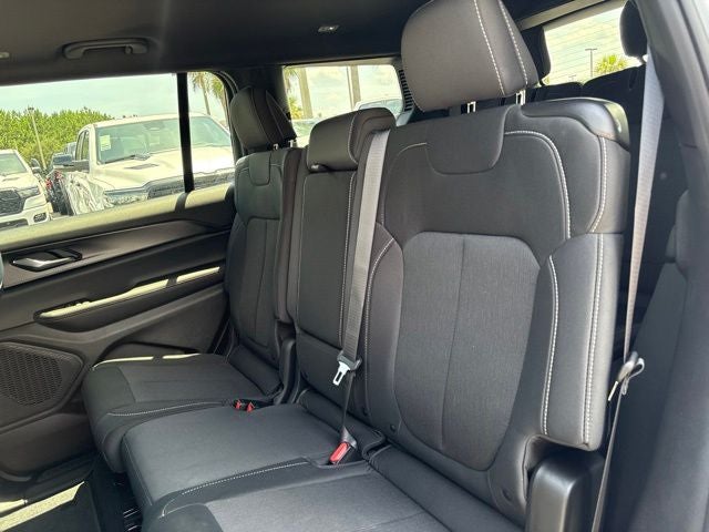 2026 Jeep Grand Cherokee GRAND CHEROKEE L LAREDO X 4X2